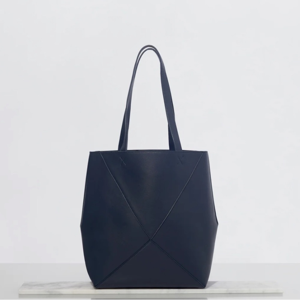NWT • Walter baker • navy blue Kate tote